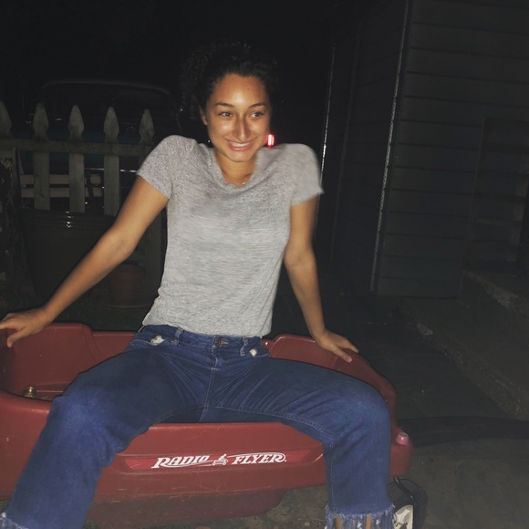 Meet your Posher, Leigh - Picture 2 of 3